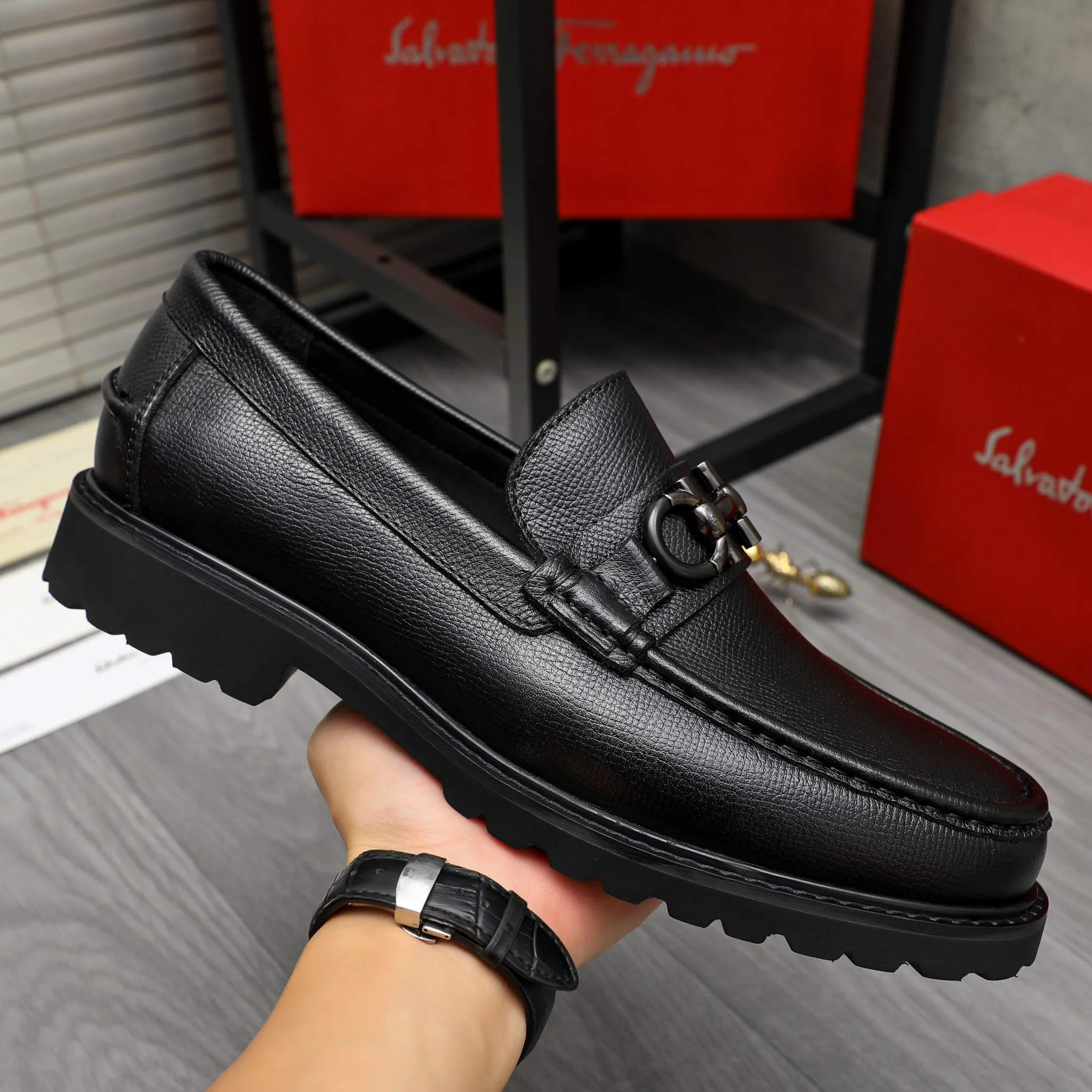 Men's shoes 💰442 Product trademark: Ferragamo "Ferragamo" business formal leather shoes Regular size: 38-46 (45.46 is custom-made and non-returnable) Product materials: Selected pebbled cowhide upper, cowhide lining, non-slip rubber outsole